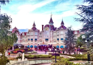 Das Disneyland Hotel, direkt am Eingang zum Park