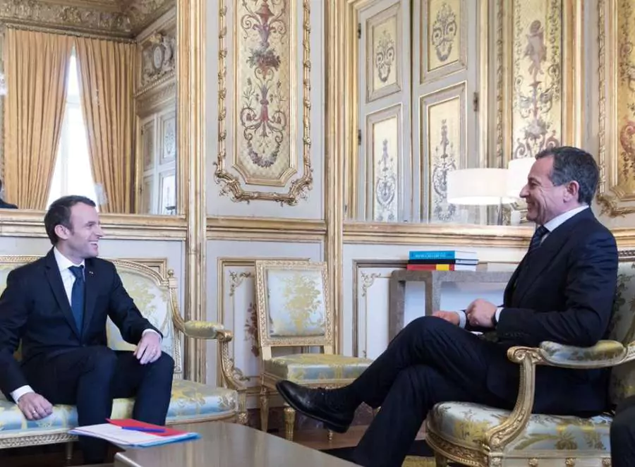 Präsident Macron und Disney CEO Iger besprechen die Zukunft von EuroDisney