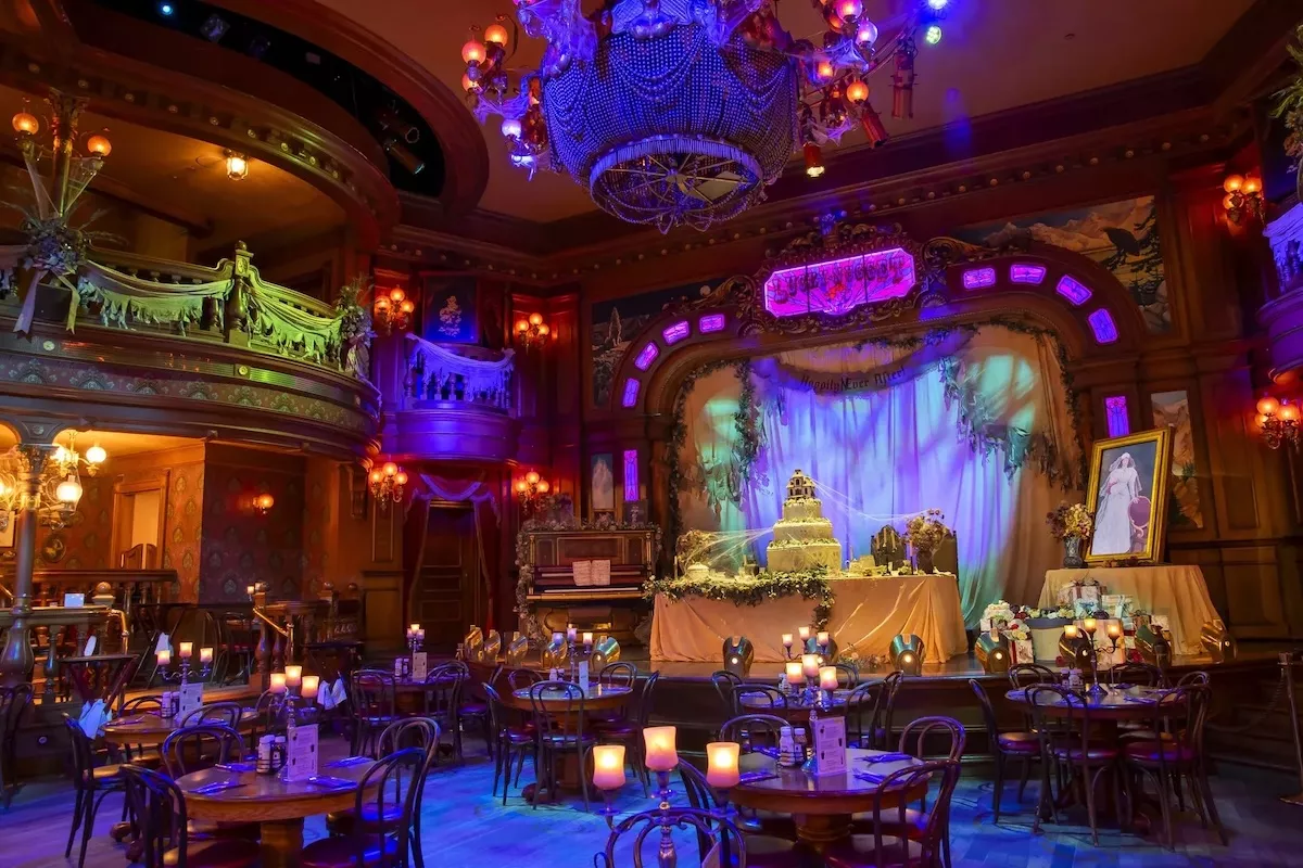 The Unlucky Nugget Saloon zu Halloween