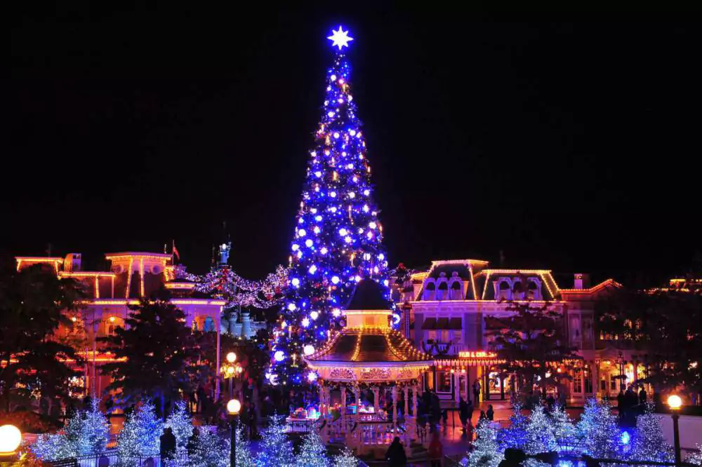Zu Weihnachten im Disneyland Paris Urlaub machen