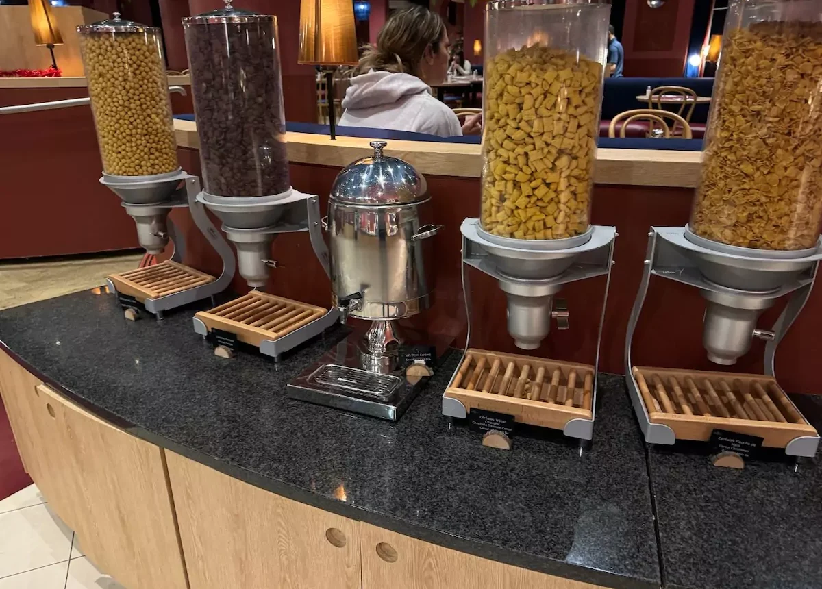 Grand Magic Frühstück 2 2 Grand Magic Hotel Frühstück Mueslie