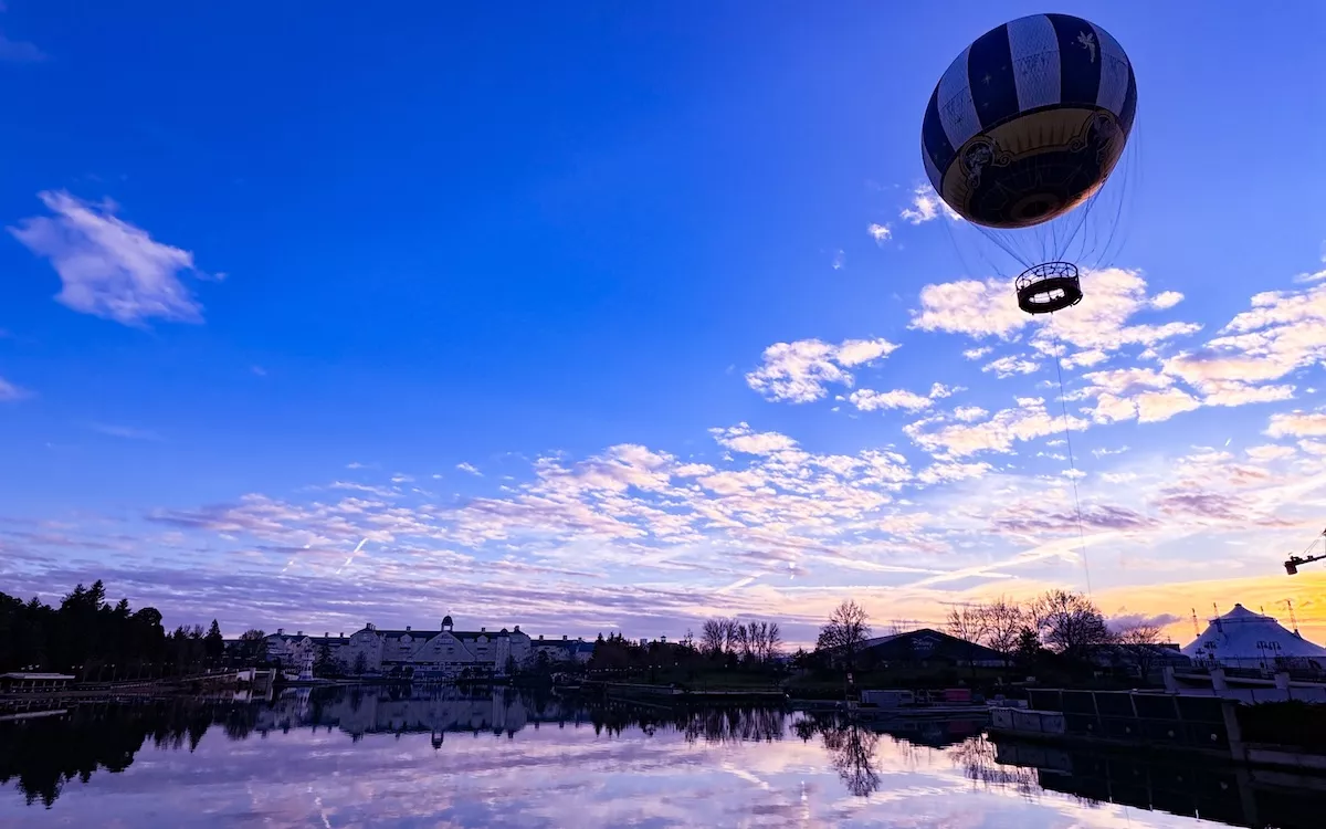 Disney Newport Bay Club am Abend
